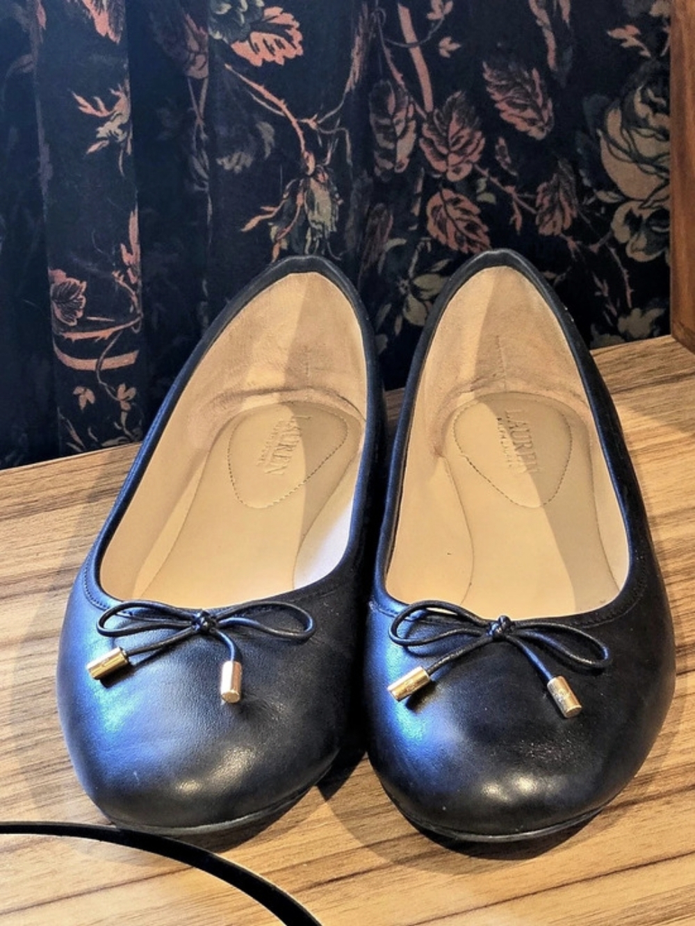 Lauren Ralph Lauren Jayna Nappa Leather Flat Bow With Signature Accents Size 8